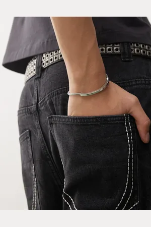 FADED FUTURE Pulsera plateada con diseño de placa identificativa curvada de