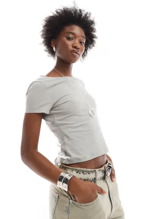 Noisy May Camiseta gris pálido con espalda descubierta de
