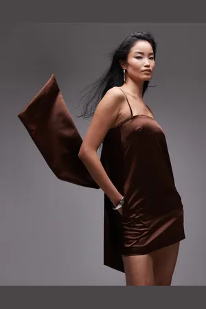 MANGO Vestido color con escote palabra de honor y lazo en la espalda de -Marrón