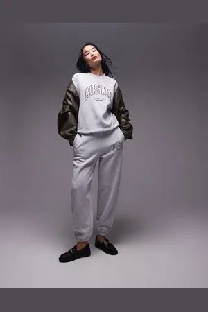 Topshop Joggers grises con bajos ajustados y estampado gráfico "Austin" de (parte de un conjunto)