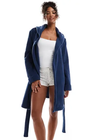 ASOS Albornoz corto con ribetes en contraste de microfelpa de