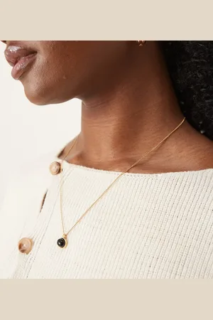 LOST SOULS Collar de acero inoxidable chapado en oro de 18 quilates con colgante de piedra natural negra de