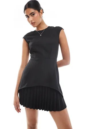 Closet Vestido corto con bajo plisado de