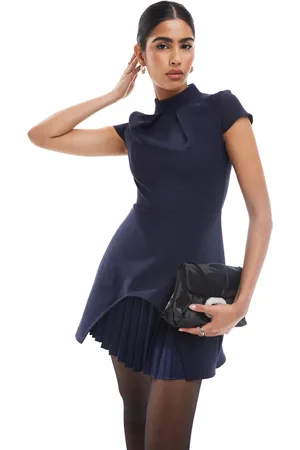Closet Vestido corto plisado con mangas de casquillo de