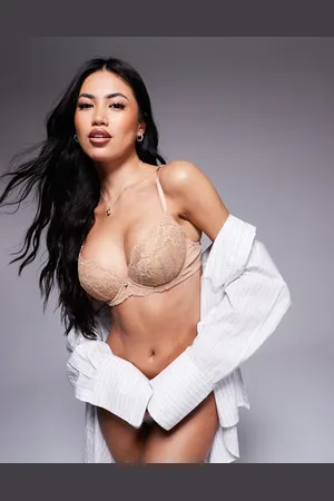 Ann Summers Sujetador claro escotado para copas A-G de encaje Sexy Lace de -Neutro