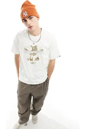 A Bathing Ape Camiseta hueso de corte cuadrado y manga corta con estampado de camuflaje en la parte delantera de