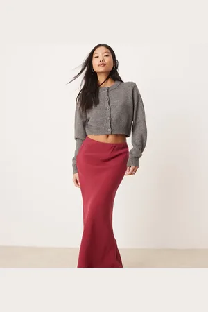 ASOS Falda larga roja de corte al bies de ASOS DESIGN Petite-Rosa