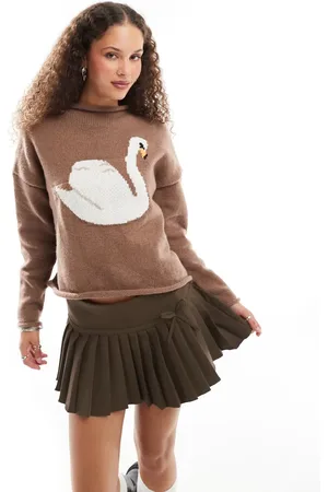 Daisy Street Jersey corto de corte cuadrado con cuello vuelto y patrón de cisne de punto de