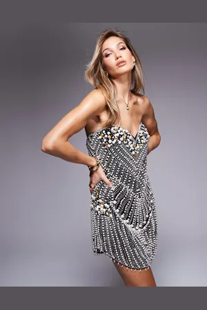 ASOS Vestido corto con escote palabra de honor y diseño adornado de perlas de