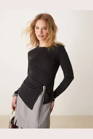 ASOS Top de manga larga con detalle retorcido y adorno plateado de modal de