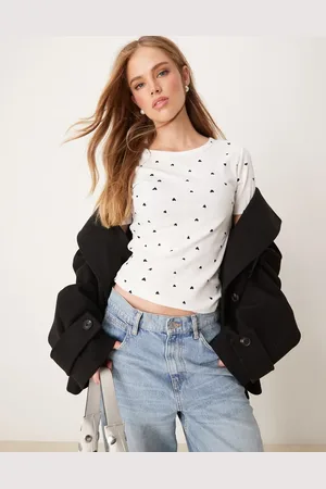 JDY Camiseta blanca con estampado integral de corazones de canalé de