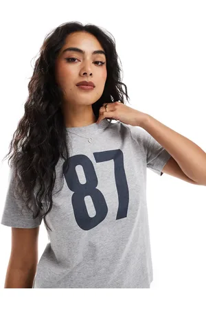 Cotton On Camiseta gris clásica con estampado deportivo de Cotton On