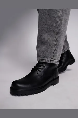 ASOS Botas negras de estilo worker de cuero con cordones y forro de borreguito de
