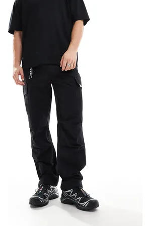Sixth June Pantalones negros cargo con detalle de bolsillos grandes de
