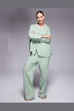 ASOS Pijama a rayas extragrande con bolsa de regalo de