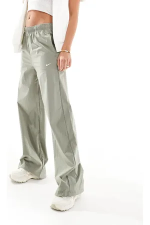 Nike Pantalones caquis de pernera ancha y talle alto Trend Street de -Verde