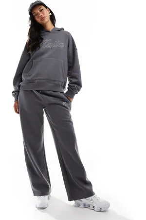 Kaiia Joggers gris carbón de pernera ancha con logo bordado de (parte de un conjunto)