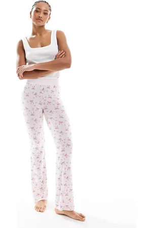Cotton On Pantalones de pijama de corte holgado acampanado con estampado de lazos color baya de tejido muy suave Asia de Cotton On-Rosa
