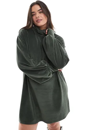ASOS Vestido corto suelto con cuello vuelo de pana gruesa de ASOS DESIGN Curve