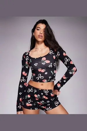 Kaiia Top de pijama con cuello ancho y estampado de lazos y fresas Mix & Match exclusivo de (parte de un conjunto)-Multicolor