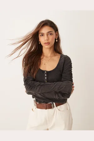 Free People Top lavado con cuello panadero y mangas fruncidas de punto pointelle de