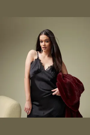 ASOS Camisola negra de tirantes con ribete de encaje de ASOS DESIGN Curve