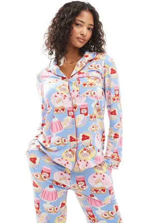 Chelsea Peers Pijama de top de manga larga con solapas y pantalones con estampado de postres de poliéster de