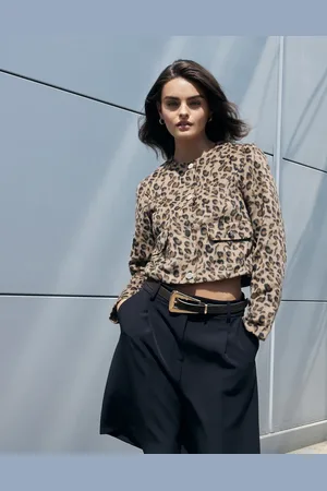River Island Chaqueta sin solapas con estampado de leopardo Trophy de
