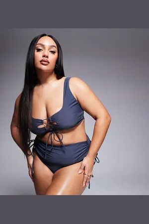 ASOS Top corto de bikini con lazadas Sierra de ASOS DESIGN Curve