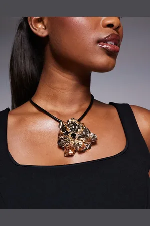 ASOS Collar con colgante floral grande repujado de