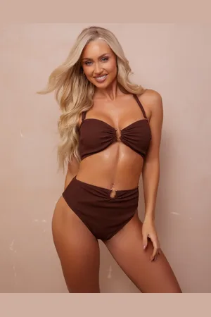 Wolf & Whistle Top de bikini de copas grandes con detalle dorado y acabado rugoso de x Abby Benson