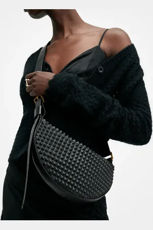AllSaints Bandolera negra con diseño de media luna y tachuelas de