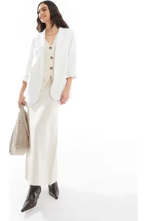 Pieces® Americana blanca con mangas fruncidas de