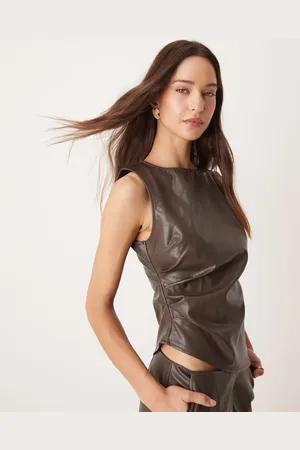 Pretty Lavish Top marrón con cuello alto de cuero sintético de (parte de un conjunto)