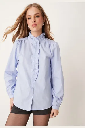JDY Camisa azul con raya diplomática y detalle de volante de