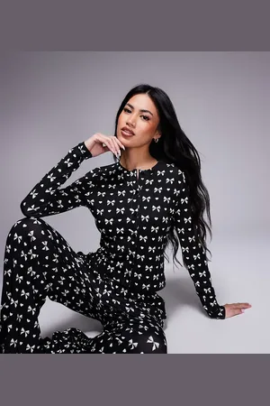 Kaiia Camisa de pijama corto y blanco abotonado con estampado de lazos exclusiva de (parte de un conjunto)-Multicolor