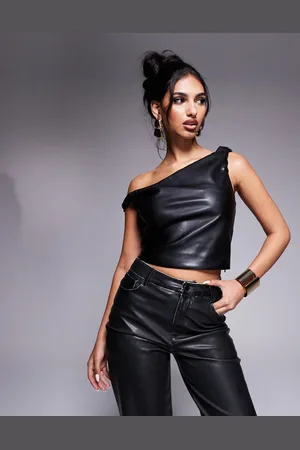 River Island Top asimétrico de cuero sintético de