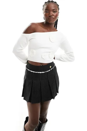 The Frolic Jersey color holgado con hombro descubierto y detalle de flor exclusivo de -Blanco