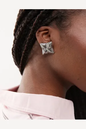 Reclaimed Pendientes de botón plateados con diseño cuadrado de