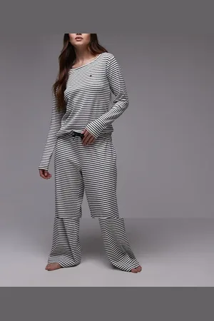 Tommy Hilfiger Pijama a rayas de top de manga larga y pantalones de punto liso de