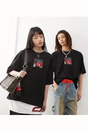 COLLUSION Camiseta negra extragrande con estampado oficial fotográfico con licencia de Nicki Minaj de Unisex-Negro