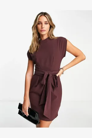 Closet Vestido corto rosa fucsia con cinturón anudado en la cintura de -Rojo