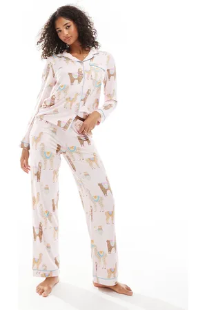 Chelsea Peers Pijama rosa de pantalones y top de manga larga con cuello de solapas y estampado de alpacas de poliéster de
