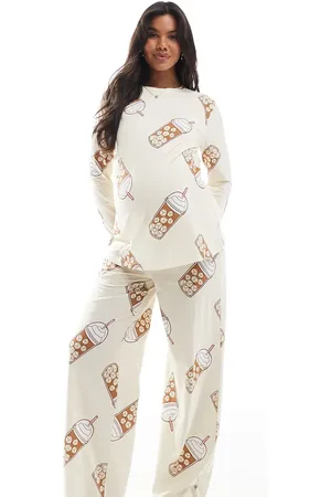 ASOS Pijama de top de manga larga y pantalones con estampado de café con hielo de ASOS DESIGN Maternity-Neutro