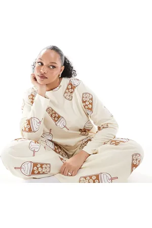 ASOS Pijama de top de manga larga y pantalones con estampado de café con hielo de ASOS DESIGN Curve-Neutro
