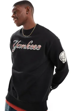 New Era Sudadera negra con logo de NY Yankees con fondo de cuadros escoceses de