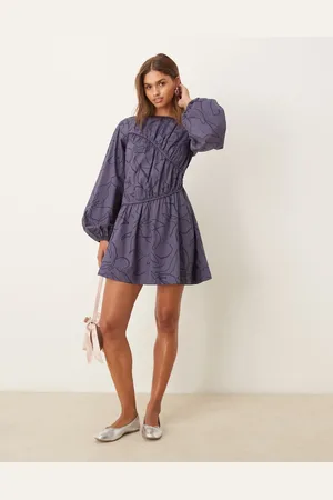 ASOS Vestido corto azul con detalle de costuras asimétricas, diseño fruncido y estampado floral dibujado de -Multicolor