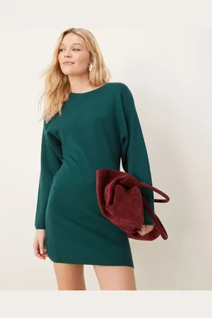 Gina Tricot Vestido corto con cuello redondo y diseño estructurado de punto de