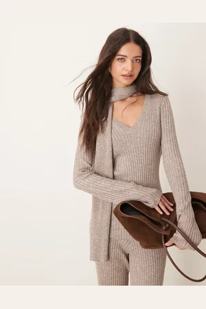 Pretty Lavish Top con cuello de pico y bufanda de canalé de (parte de un conjunto)