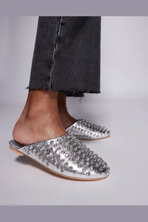 Public Desire Mules plateados planos con tachuelas Cairo de